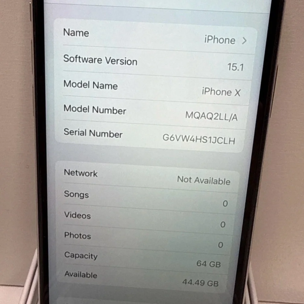 Apple Smartphone 64Gb with Black and Silver Finish